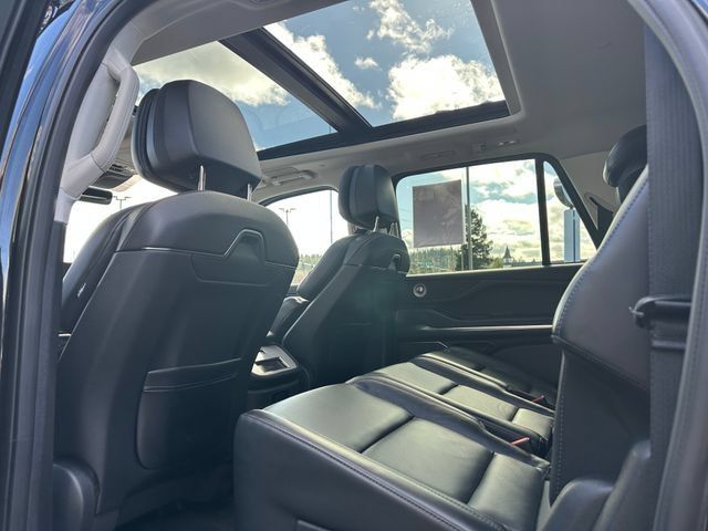 Used 2025 Lincoln Navigator L Reserve AWD/4WD image 12