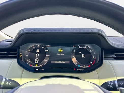 Used 2023 Land Rover Range Rover Long Wheelbase SE image 28