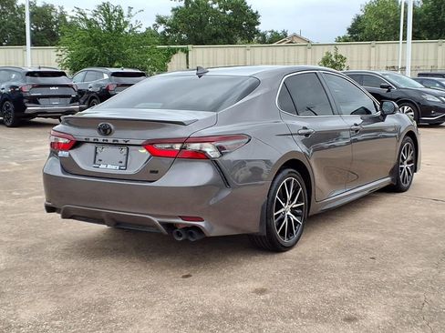 Used 2023 Toyota Camry SE FWD image 4