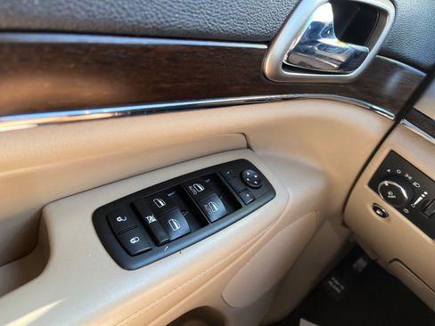 Used 2014 Jeep Grand Cherokee Limited w/ Luxury Group II RWD image 23