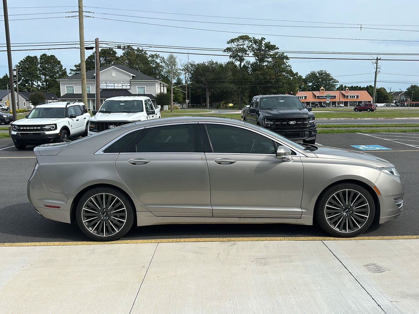 Used 2016 Lincoln MKZ AWD w/ Equipment Group 300A Reserve image 4