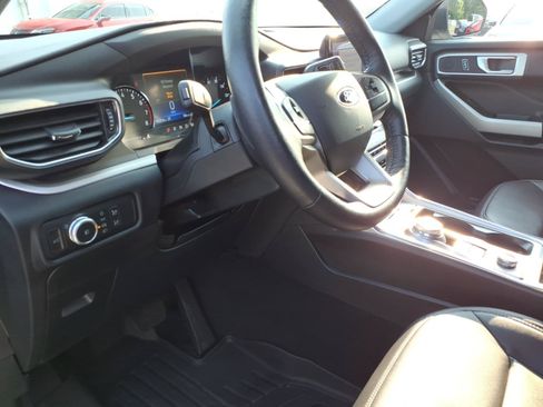 Used 2020 Ford Explorer XLT w/ Equipment Group 202A AWD/4WD image 16