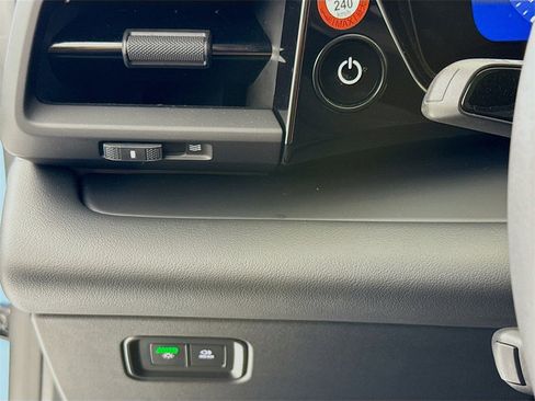 Used 2024 Porsche Macan 4 Electric image 14