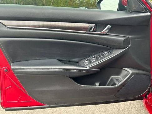 Used 2018 Honda Accord Sport image 16