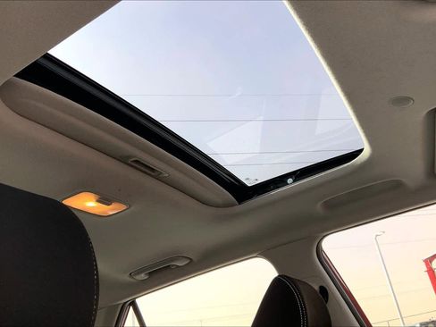 Used 2025 Hyundai Venue SEL image 12