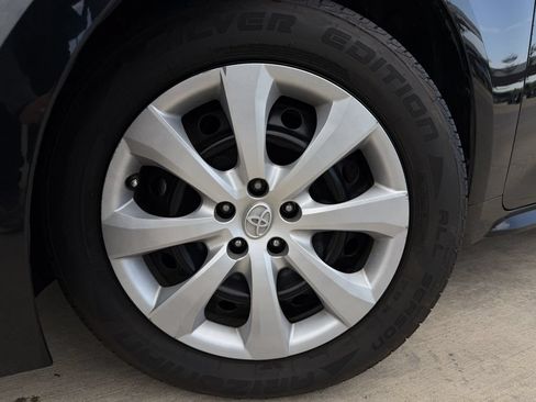 Used 2021 Toyota Corolla LE FWD image 9