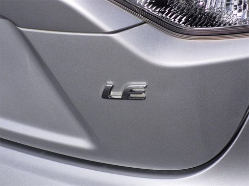 Used 2022 Toyota Corolla LE image 9