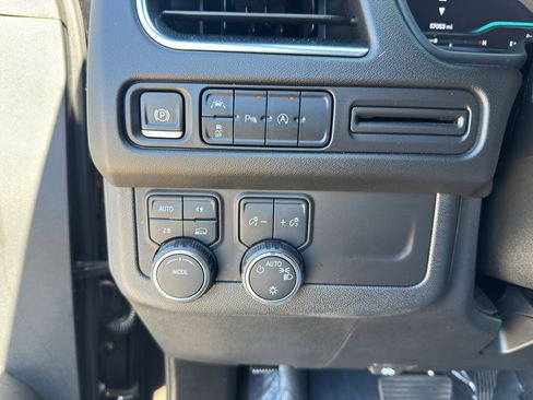 Used 2024 Chevrolet Tahoe LT AWD/4WD image 11