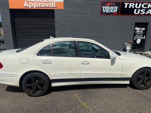 Used 2009 Mercedes-Benz E 350 4MATIC Sedan image 8