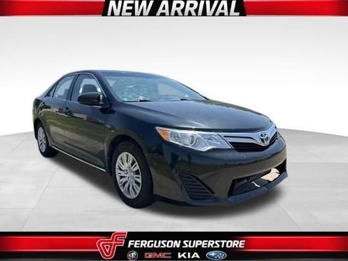 Used 2014 Toyota Camry LE FWD image 1