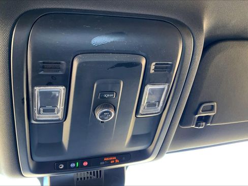 Certified 2025 Chevrolet Suburban Z71 image 33