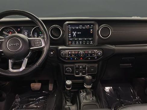 Used 2022 Jeep Wrangler Unlimited Sahara w/ Cold Weather Group AWD/4WD image 11