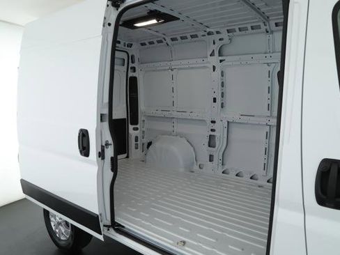 New 2024 RAM ProMaster 2500 w/ Quick Order Package 22G SLT image 17