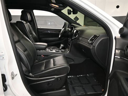 Used 2020 Jeep Grand Cherokee Overland image 49