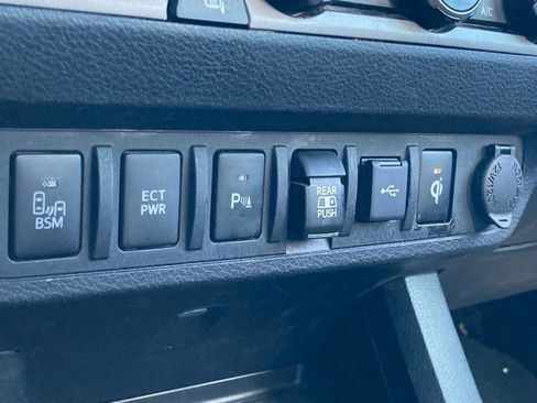 Used 2021 Toyota Tacoma TRD Sport w/ Technology Package image 26