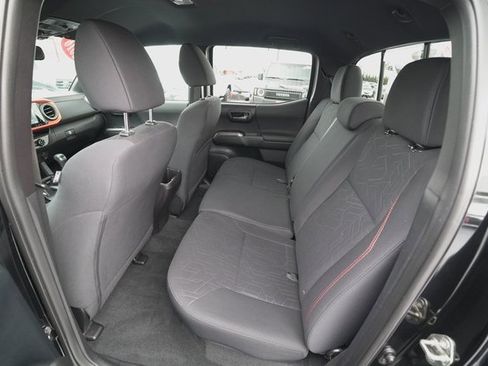 Certified 2016 Toyota Tacoma TRD Off-Road image 16