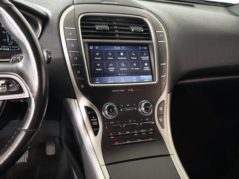 Used 2020 Lincoln Nautilus FWD image 5