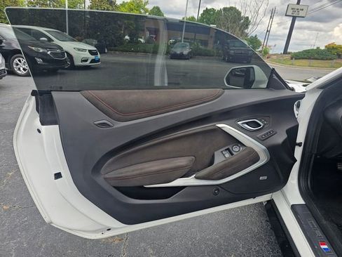 Used 2018 Chevrolet Camaro ZL1 RWD image 28