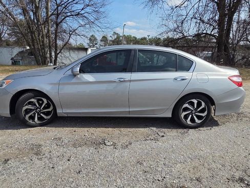 Used 2016 Honda Accord EX-L image 2