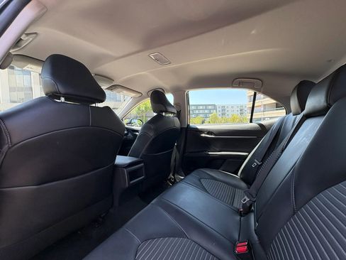 Used 2020 Toyota Camry SE FWD image 12