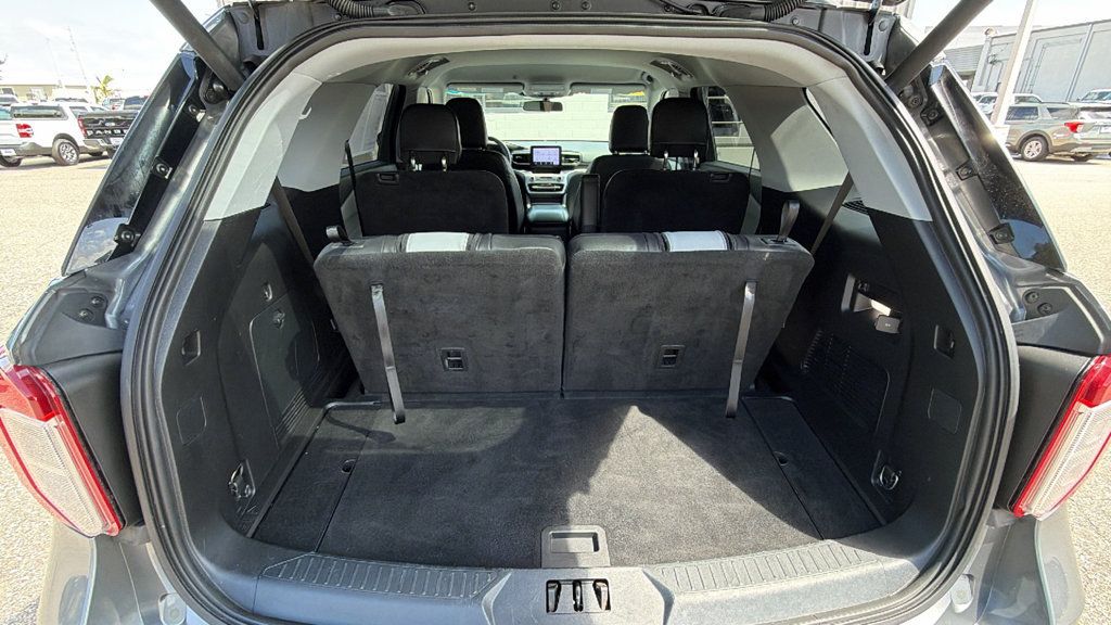 Used 2021 Ford Explorer XLT w/ Equipment Group 202A RWD image 12