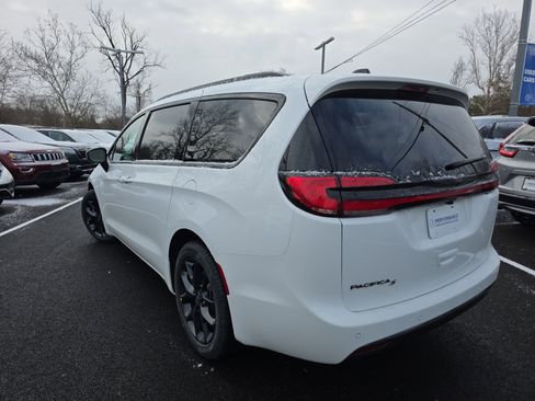 New 2026 Chrysler Pacifica Select w/ S Appearance Package image 23