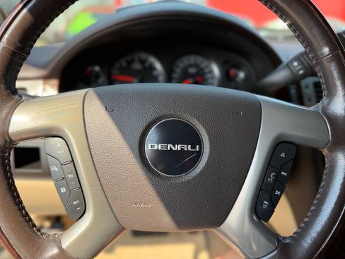Used 2010 GMC Yukon Denali image 40