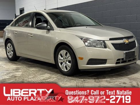 Used 2014 Chevrolet Cruze LS image 1