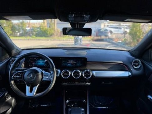 Used 2022 Mercedes-Benz GLB 250 4MATIC w/ Premium Package Lite image 33
