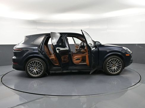 Certified 2023 Porsche Cayenne Platinum Edition AWD/4WD image 35