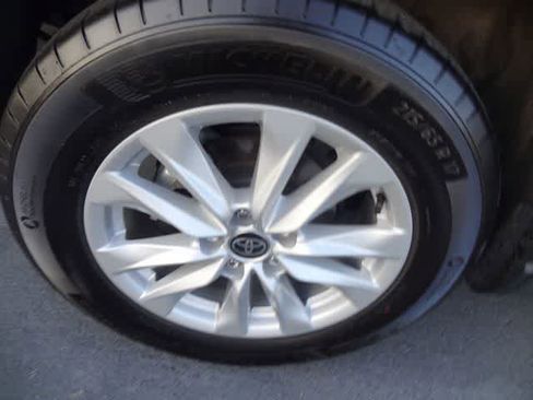 Used 2024 Toyota Corolla Cross LE AWD/4WD image 27