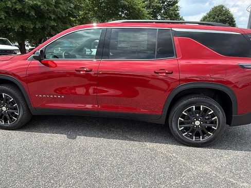 New 2026 Chevrolet Traverse LT w/ Sun and Wheel Package FWD image 8