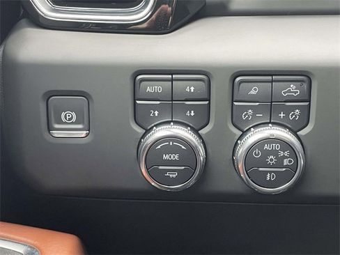 Used 2025 GMC Sierra 2500 Denali Ultimate w/ Max Trailering Package image 15