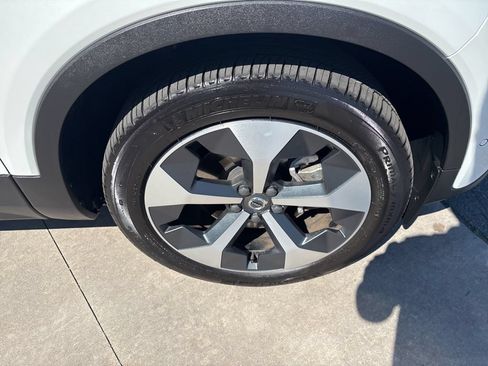Certified 2026 Volvo XC40 B5 Plus AWD/4WD image 12