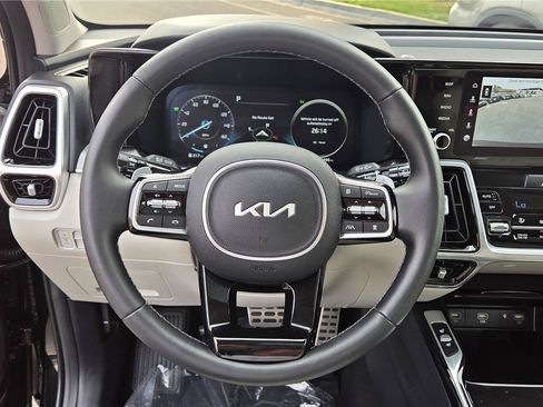 Certified 2023 Kia Sorento SX Prestige w/ Panoramic Sunroof Package AWD/4WD image 18