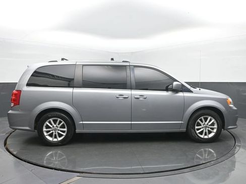 Used 2018 Dodge Grand Caravan SXT FWD image 6