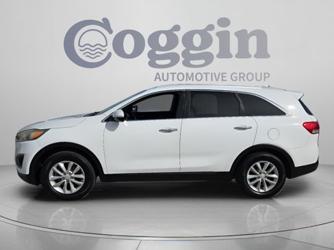 Used 2016 Kia Sorento FWD w/ LX Convenience Package image 2