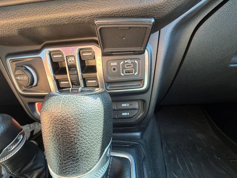 Used 2024 Jeep Wrangler Unlimited AWD/4WD image 34