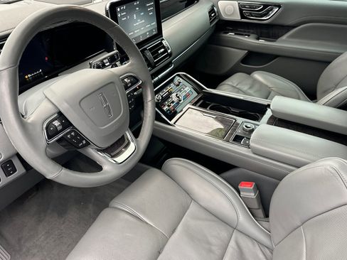 Used 2019 Lincoln Navigator Reserve image 10