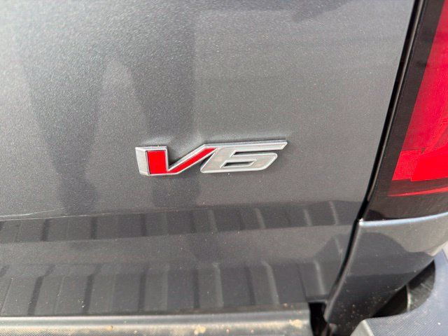 Used 2021 Chevrolet Colorado Z71 w/ Safety Package AWD/4WD image 28