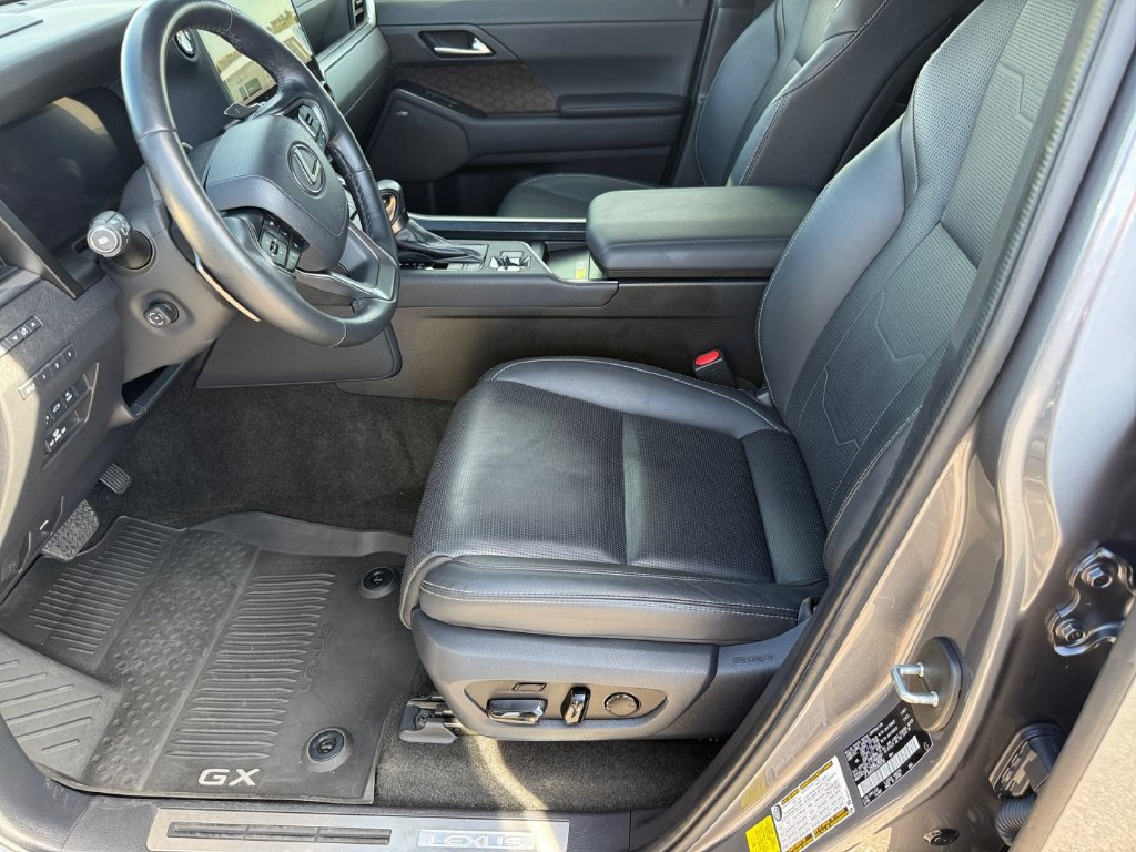 Used 2024 Lexus GX 550 w/ Accessory Package (Z1) AWD/4WD image 10