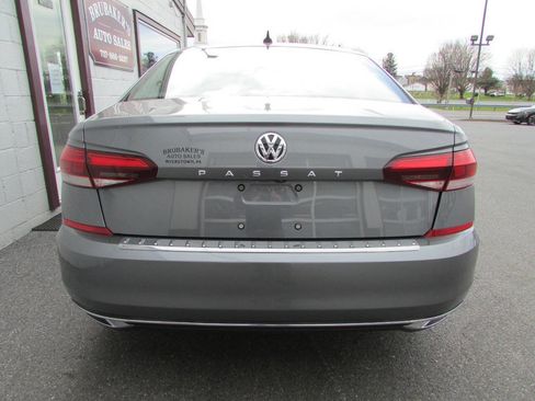 Used 2022 Volkswagen Passat 2.0T SE image 3