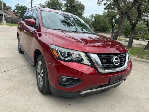 Used 2018 Nissan Pathfinder SV image 10