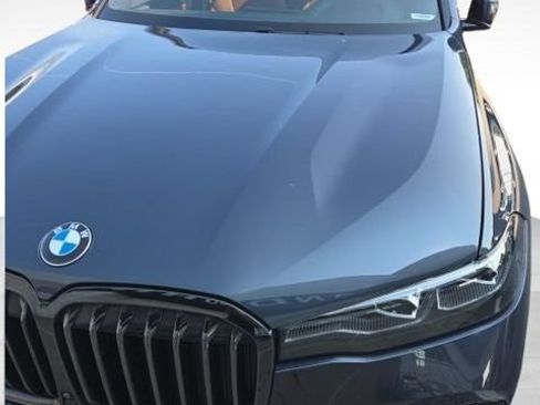 Used 2022 BMW X7 xDrive40i w/ M Sport Package AWD/4WD image 3