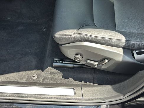 Certified 2025 Volvo XC60 T8 Plus w/ Protection Package Premier AWD/4WD image 25