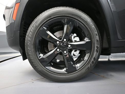 Used 2023 Jeep Grand Cherokee Altitude AWD/4WD image 18