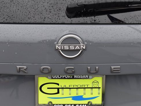 Used 2025 Nissan Rogue SL FWD image 8