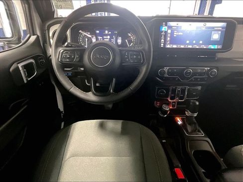 Used 2024 Jeep Wrangler Unlimited AWD/4WD image 17