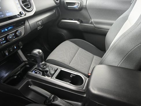 Used 2023 Toyota Tacoma TRD Off-Road image 32