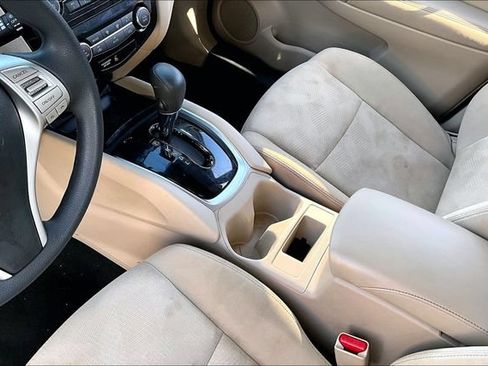 Used 2016 Nissan Rogue SV FWD image 17